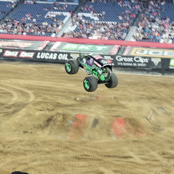 Nothing - Picture 3 of 16